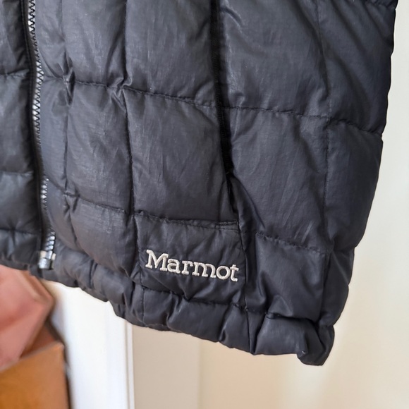Marmot women’s Quilted Black Down Puffer Jacket 700 fill - Picture 7 of 8